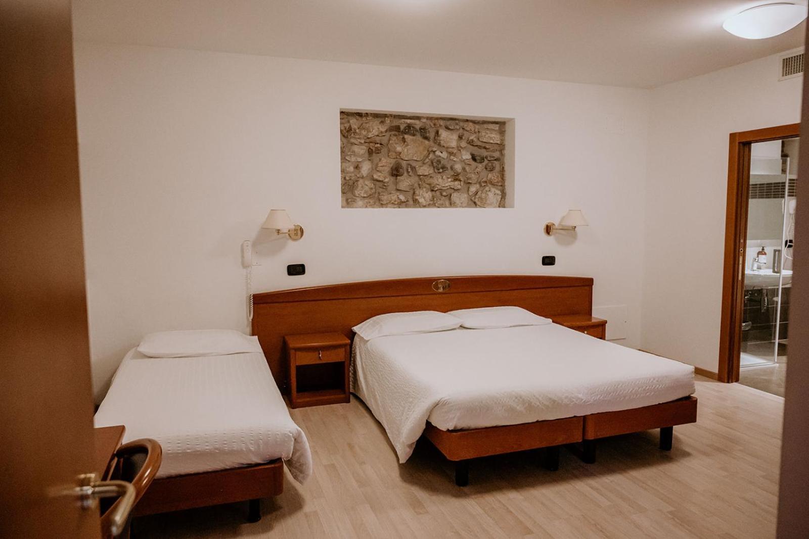 Hotel Venezia Trento Luaran gambar
